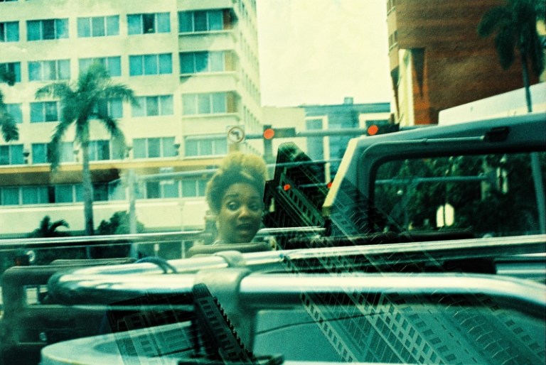 Blanca Viñas – Miami en Bus Turístico fotografía experimental